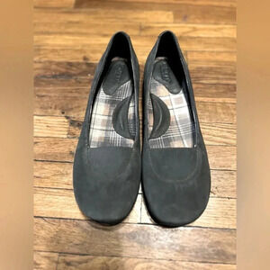 Born suede leather slip on flats sz. 8.5 minimalist office professional comfort